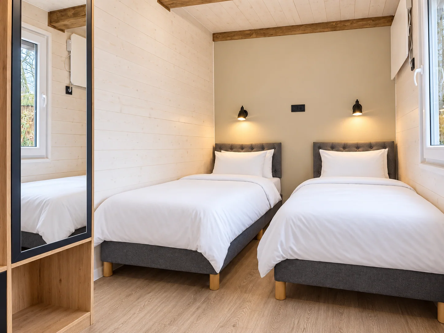 Schlafzimmer mit zwei Einzelbetten in Forest Lodge I